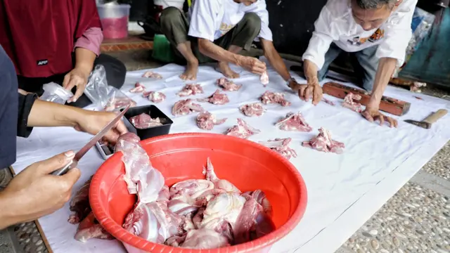 Dalam rangka memperingati Hari Raya Iduladha 1444 H, Sukarelawan Ganjar Sejati menyelenggarakan sosialisasi pemotongan hewan kurban di Pancoran Mas, Kota Depok, Jawa Barat, Jumat (30/6/2023) (Istimewa)