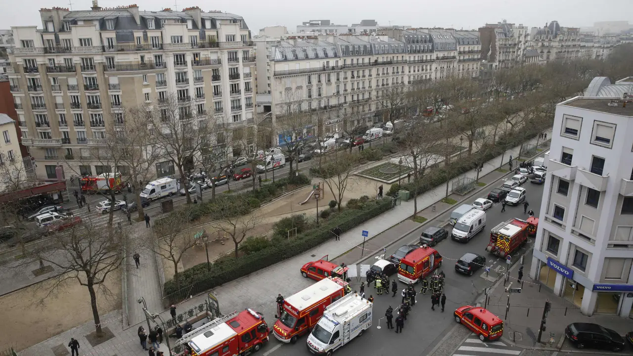 Penembakan di kantor majalah Prancis Charlie Hebdo.