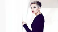 Miley Cyrus [foto: Fashion Magazine]
