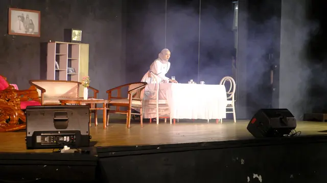 Mahasiswa Sastra Inggris UNNES Gelar Pertunjukan Drama Pemenang Pulitzer.
