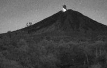 Gunung Semeru Erupsi Disertai Guguran Lava Pijar