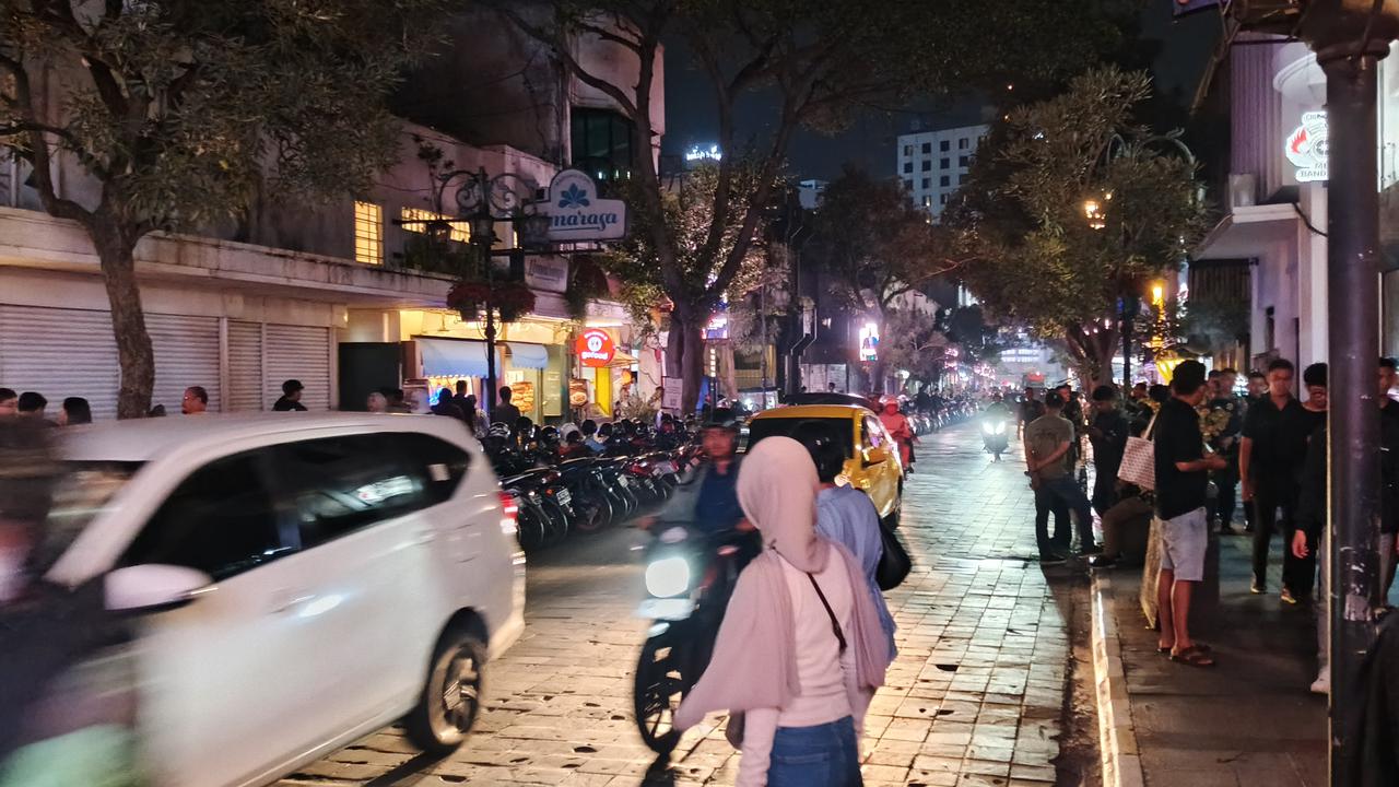 Pro Kontra Pemberlakuan Jam Malam di Depok, Remaja: Nanti Kafe Sepi