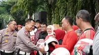 Direktorat Lalu Lintas (Ditlantas) Polda Riau menggelar acara lomba desain helm merah putih dan pawai safety riding,