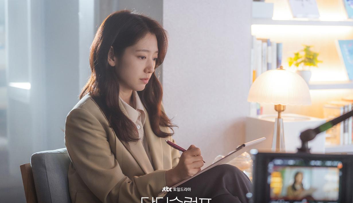 Sementara itu, Park Shin Hye akan berperan sebagai Nam Ha Neul, seorang ahli anestesi gila kerja yang menderita sindrom kelelahan. (Foto: Instgaram/ jtbcdrama)