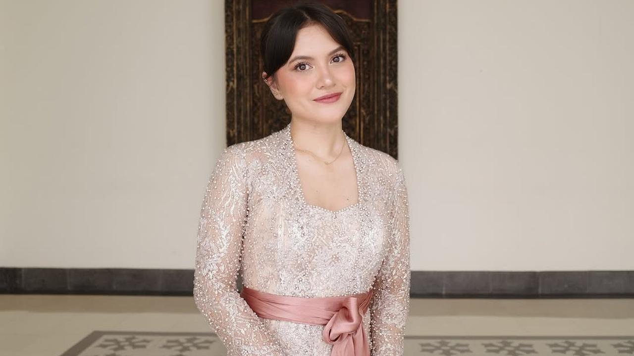 Potret Marsha Aruan Pakai Kebaya Brokat Kutu Baru, Cantik Banget khas Indonesia