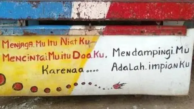 7 Tulisan Kata Mutiara Nyeleneh di Belakang Mobil Ini Bikin Geleng Kepala