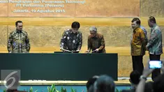 Penandatanganan Perencanaan dan Percepatan Pembangunan Infrastruktur Energi dan Pertambangan disaksikan Wapres Jusuf Kalla di Auditorium Badan Pengkajian dan Penerapan Teknologi (BPPT) di Jakarta, Senin (10/8/2015). (Liputan6.com/Johan Tallo)