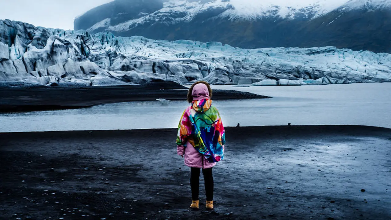 [Bintang] 8 Potret Gletser Ini Ungkap Sisi Melankolis Islandia