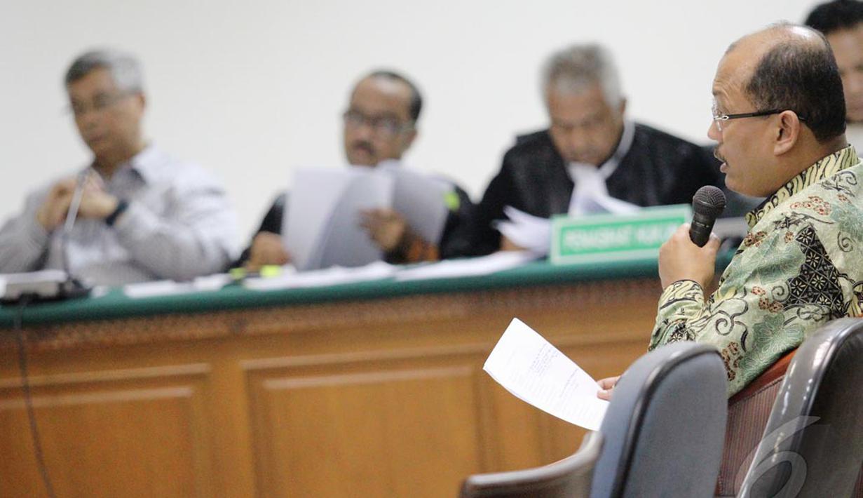 Menurut Djanedri M Gaffar, gaji Akil Mochtar sejak tahun 2008 sampai 2013 totalnya 12.429.344.000 rupiah, Pengadilan Tipikor Jakarta,Senin (12/5/2014) (Liputan6.com/Faizal Fanani).