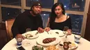 Selalu tampil kocak, ternyata Peppy juga memiliki sisi romantisnya loh. Buktinya Peppy pernah mengajak Julia untuk makan malam romantis nih. (Liputan6.com/IG/@julia_peppy)