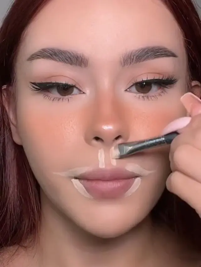 Gunakan concealer di area bibir