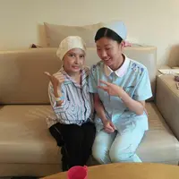 Sejak akhir Januari tahun ini, pemeran Yana Zein meninggalkan Indonesia menjalani pengobatan di China. Banyak kemajuan dirasakan selama menjalani pengobatan kanker payudara. Meski belum 100 persen pulih, akan dibawa ke Indonesia. (dok. Pribadi)