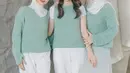 Di potret ini, Irish Bella dan kedua putrinya tampil kembar dengan cashmere top mint dan bawahan putih [@_irishbella_]