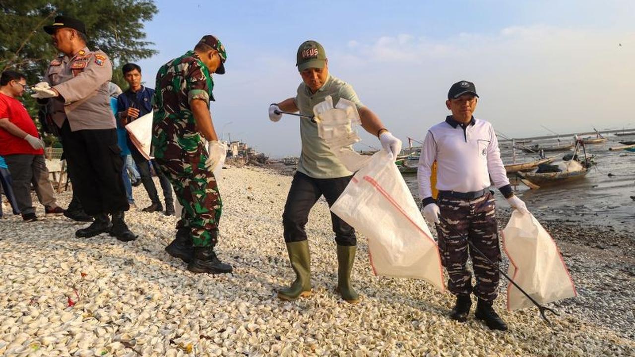 Ribuan Partisipan Gelar Aksi Bersih Pantai Kenjeran Jatim, Wujudkan Indonesia ASRI