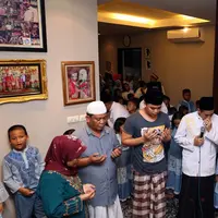 Rumah keluaga Olga Syahputra dikawasan Duren Sawit dipadati orang yang menghadiri tahlilan 40 Hari Olga Syahputra, Rabu (6/8)