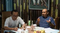 Bupati Ngawi Ony Anwar Harsono menerima kunjungan Menteri Koordinator Pembangunan Manusia dan Kebudayaan (Menko PMK) Pratikno, di kediamannya di Jalan Hasanudin, Ngawi, Rabu (18/12/2024).