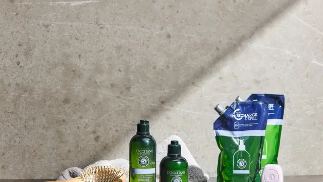 Menyehatkan Rambut dengan Rangkaian Perawatan Rambut yang Kaya Akan Essential Oil