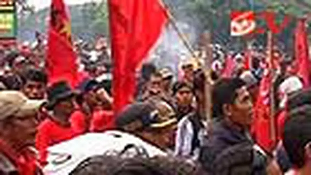Ratusan Karyawan Kontrak Pertamina Berdemo di Kantor Pusat
