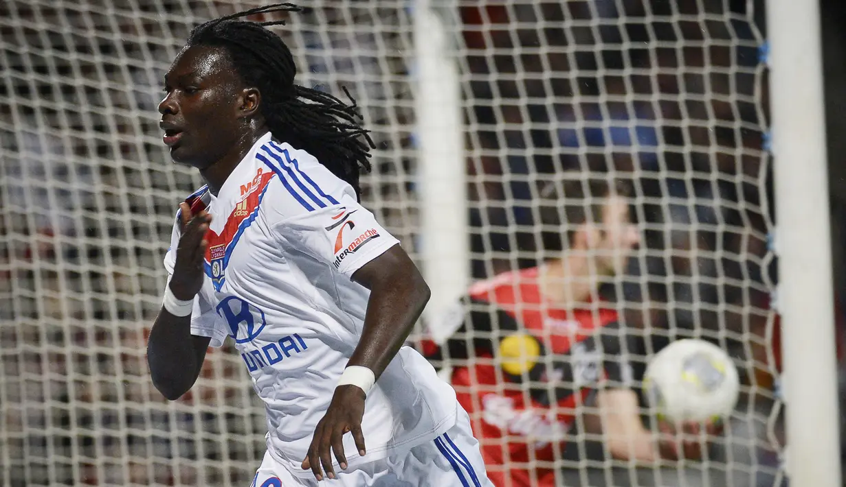 Bafetimbi Gomis berhasil mencatatatkan waktu 8 menit untuk mencetak hat-trick kala Olympique Lyon berpesta 7-1 lawan Dinamo Zagreb di Liga Champions 2010/2011. (AFP/Jeff Pachoud)