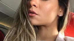 2. Mayra Cardi - Presenter lebih dari satu dekade di negara kelahiran Neymar, Brazil. Mayra Cardi juga seorang ahli kebugaran yang tinggal di Amerika Serikat. Mereka berdua sempat tertangkap kamera menikmati waktu berdua pada tahun 2012. (Instagram)