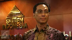 Dirut Semen Indonesia Rizkan Chandra usai memberikan keterangan kepada media di Jakarta, Rabu (22/3). Dalam keteranganya, Semen Indonesia memastikan belum ada kegiatan penambangan di Pegunungan Kendeng, Rembang, Jawa Tengah. (Liputan6.com/Angga Yuniar)