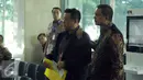 Direktur PT Agung Sedayu Group, Richard Halim Kusuma (tengah) bersiap masuk ke dalam gedung KPK Jakarta, Rabu (20/4/2016). Richard hadir memenuhi panggilan KPK masuk ke dalam gedung KPK sekitar pukul 10.00 wib. (Liputan6.com/Helmi Fithriansyah)