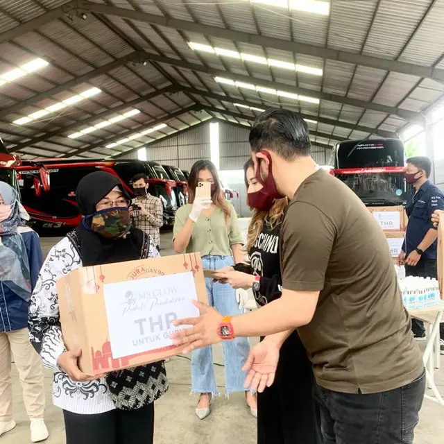 Peduli Pendidikan dengan Berikan THR untuk 200 Guru Honorer