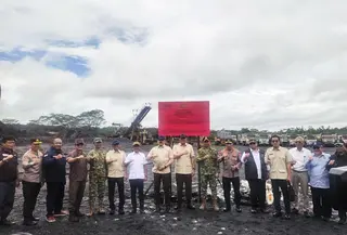 Satgas PKH menyerahkan penguasaan lahan PT AKT di Kabupaten Murung Raya, Kalimantan Tengah, kepada Kejaksaan RI. (Foto: Puspen TNI)