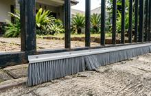 5 Ide Penutup Celah Bawah Pagar agar Hewan Tidak Masuk ke Rumah