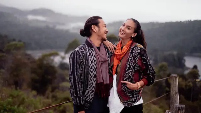 Momen Liburan Nadine Chandrawinata dan Dimas Anggara. (Sumber: Instagram/nadinelist dan Instagram/dimsanggara)