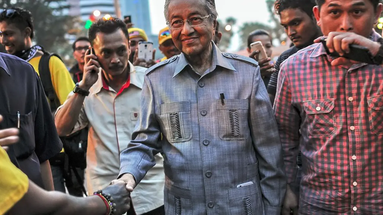 Mahathir Mohamad serukan 'people power' untuk lengserkan Najib