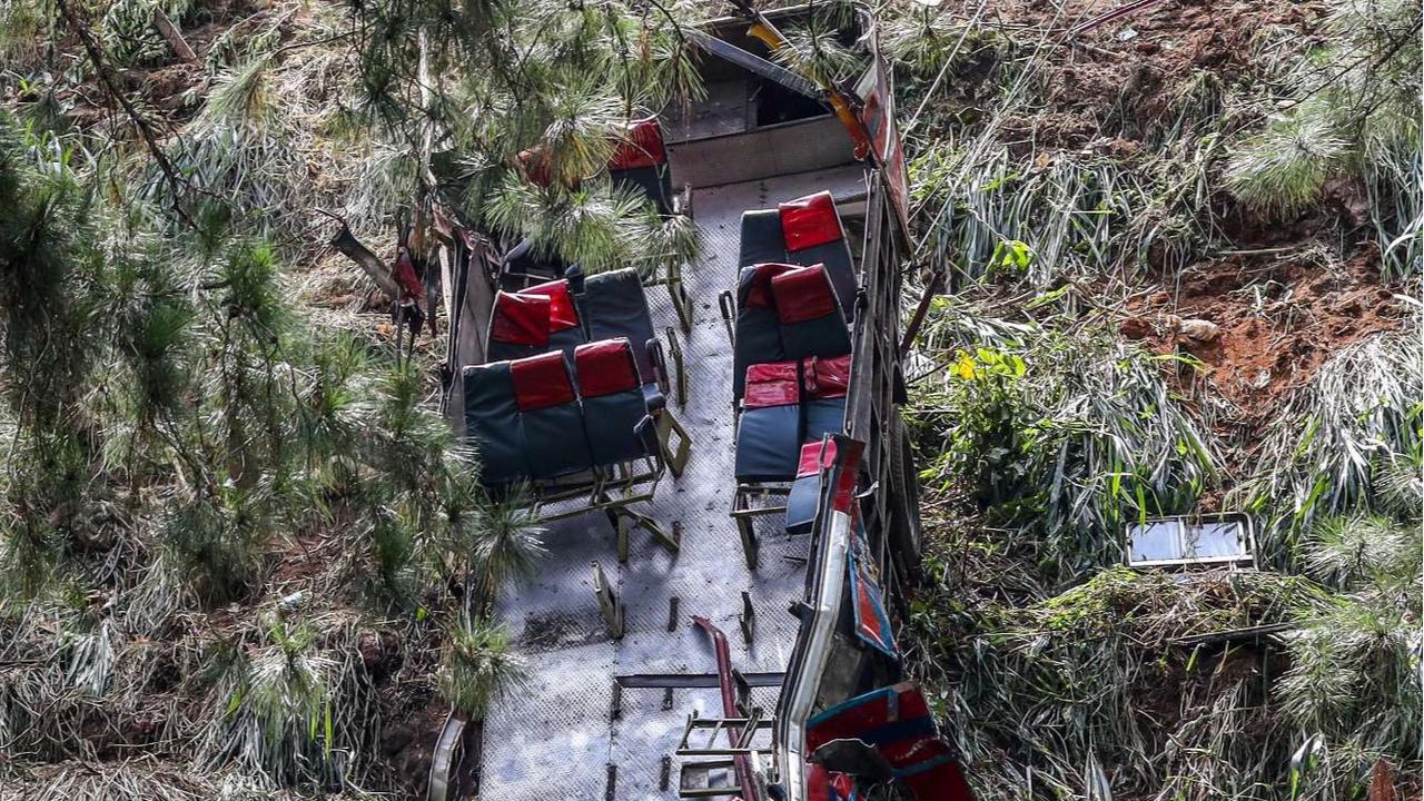 Kecelakaan Tragis Bus Penuh Sesak Terjun ke Jurang di Sri Lanka