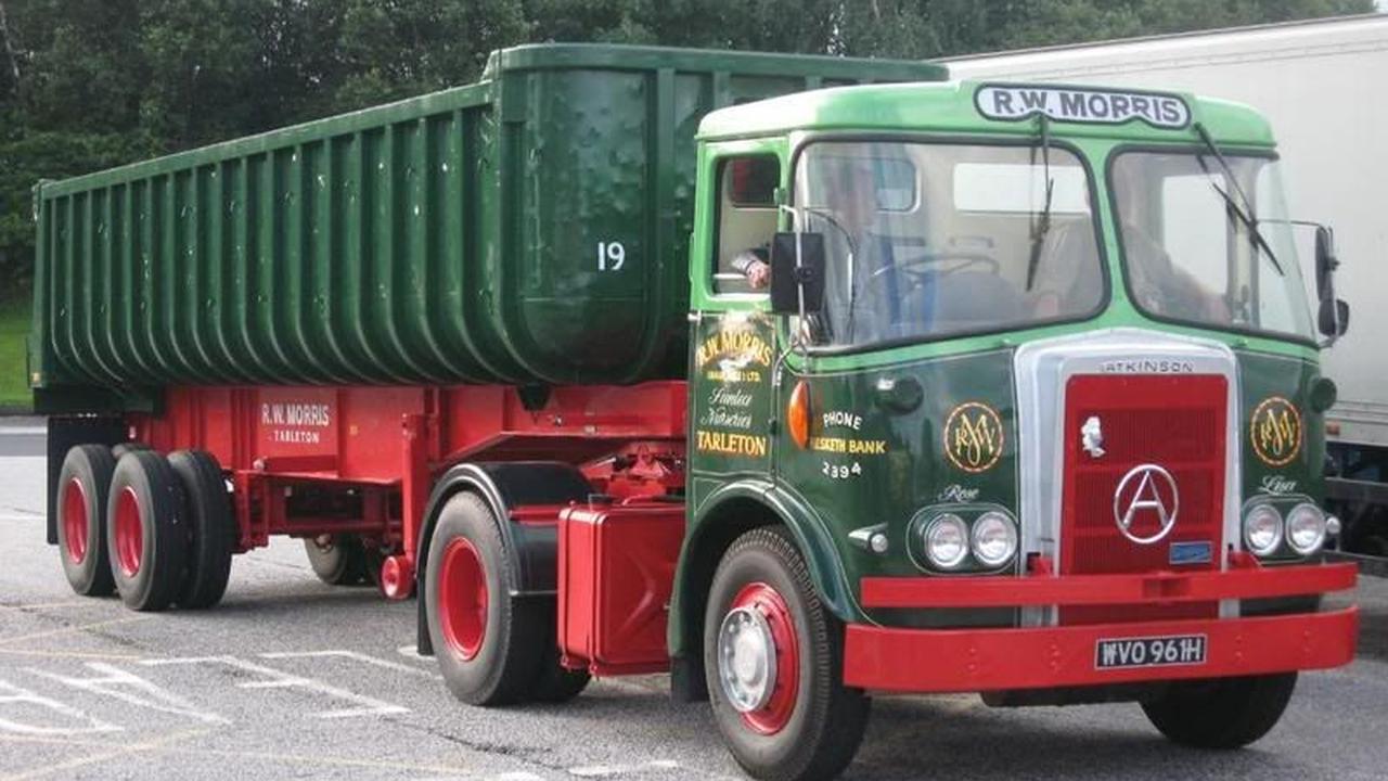 Ilutrasi Truk Panjang atau Lorry.