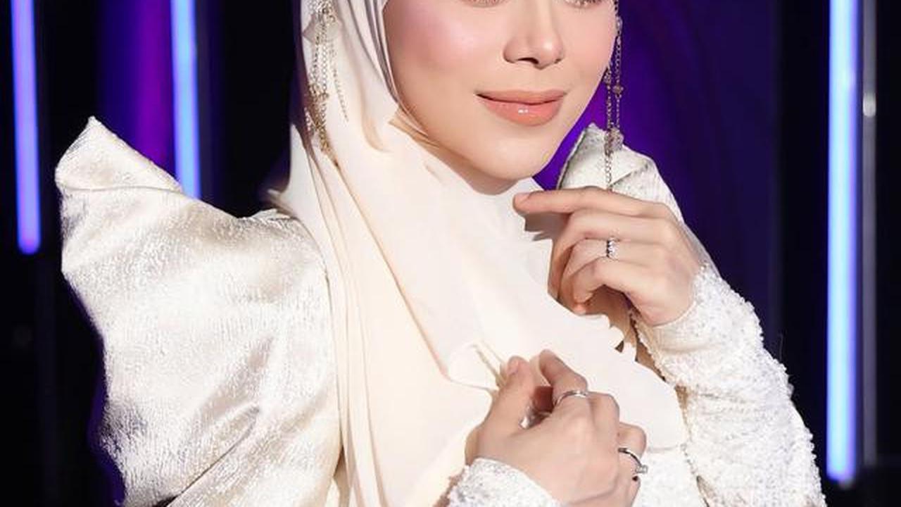8 Potret Lesti Kejora dengan Gaun Brokat Muslim Modern saat Menang IMA 2025