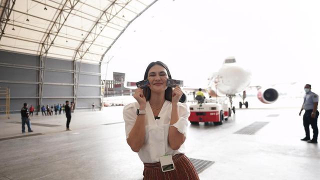 Rafi Ahmad bersama Luna Maya menghadiri acara peluncuran Kartu Co-brand BNI - Batik Air, yang diadakan di Hanggar Batam Aero Teknik, Jumat (18/3/2022).