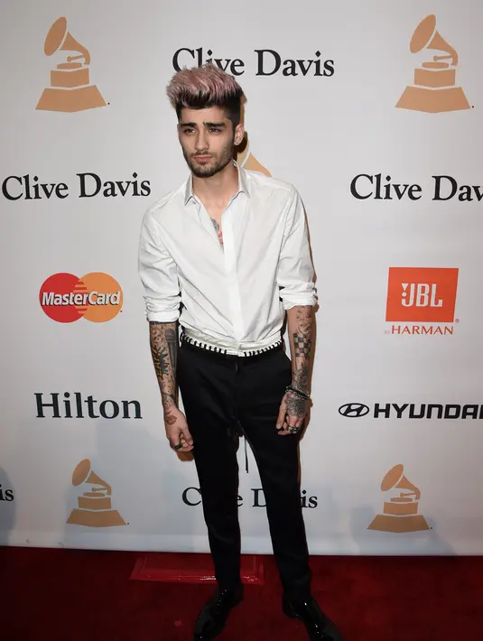 Zayn Malik sering memperlakukan kekasihnya seperti ratu, tak khayal Gigi Hadid semakin mencintai sosok Zayn Malik. Sperti yang dilansir oleh Hollywoodlife, Zayn akan hadiahi cincin berlian untuk ultah Gigi yang jatuh 23 April mendatang. (AFP/Bintang.com)