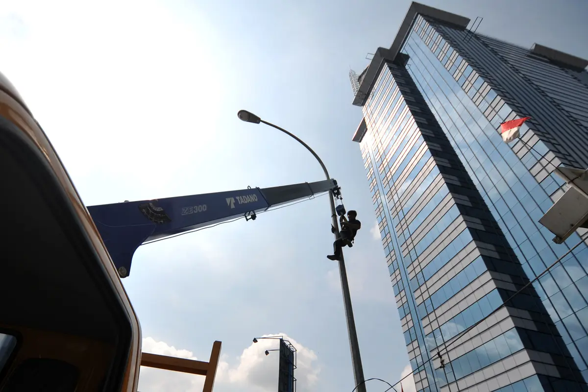 Kesadaran masyarakat akan pentingnya efisiensi energi semakin meningkat.