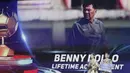 Legenda hidup sepak bola Indonesia, Benny Dolo, menerima penghargaan lifetime achivement pada Indonesian Soccer Awards 2019 di Studio Indosiar, Jakarta, Jumat (10/12). Acara ini diadakan oleh Indosiar bersama APPI. (Bola.com/M Iqbal Ichsan)