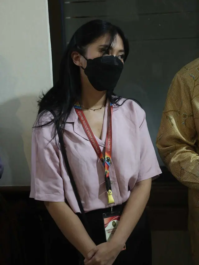 Tyna Kanna menghadiri sidang gugatan cerai perdananya terhadap Kenang Mirdad (Kapanlagi/ Bayu Herdianto)