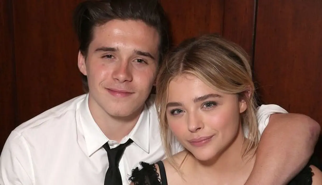 Foto itu tentu saja mengejutkan publik. Hal itu dikarenakan Brooklyn sendiri baru saja balikan dengan Chloe pada Desember 2017 lalu. (Seventeen)