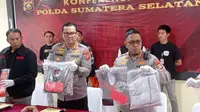 Konpers Polda Sumsel ungkap kasus kematian wanita hamil di hotel Palembang. (Liputan6.com / Nefri Inge)