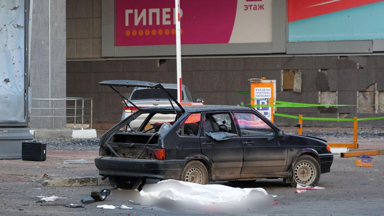 “Hari ini, Kyiv melakukan serangan gabungan tanpa pandang bulu di kota Belgorod dengan dua rudal ‘Olkha’ dalam konfigurasi cluster terlarang, serta roket Vampire buatan Ceko,” <br>