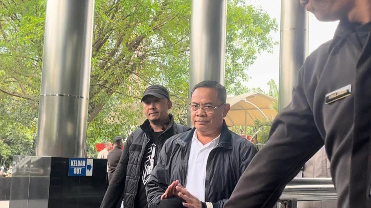 Bupati Pati Sudewo Tiba di Gedung KPK, Menatap Tajam dan Diam Seribu Bahasa