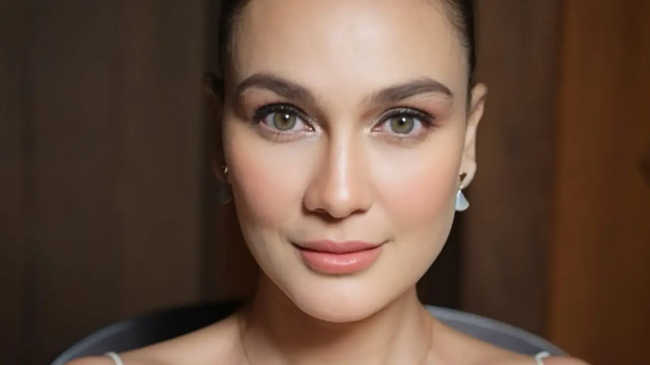 MUA Ryan Ogilvy Dibalik Riasan Wajah Flawless Luna Maya di Resepsi Pernikahan
