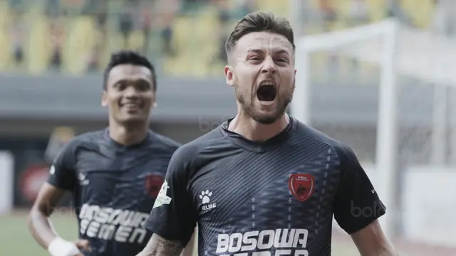 Gelandang PSM, Marc Klok