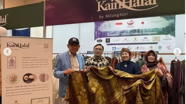 KainHalal adalah kain tenun yang meraih sertifikat halal pertama di dunia.