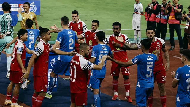 Persib Bandung melawan Barito Putera.