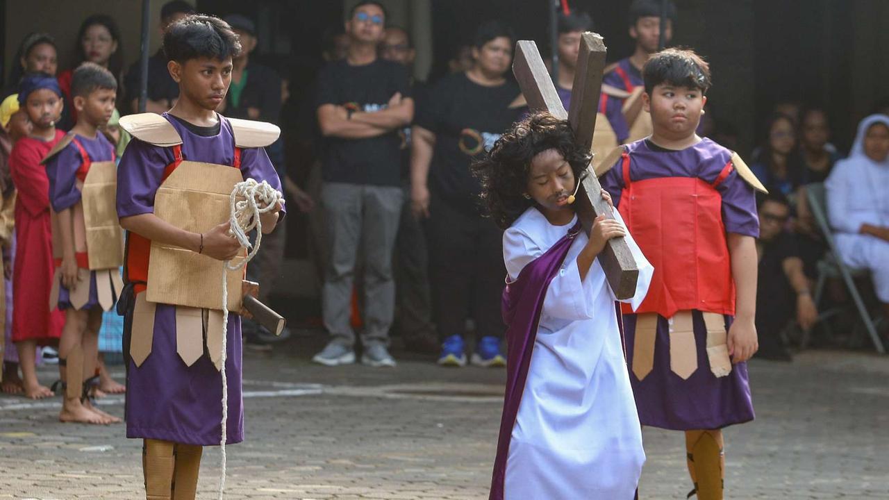FOTO: Semangat Anak-Anak Peringati Jumat Agung dengan Drama Penyaliban Yesus
