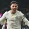 Gelandang Chelsea, Enzo Fernandez, merayakan gol yang dicetaknya ke gawang Burnley dalam laga lanjutan Premier League 2025/2026 di Turf Moor, Sabtu (22/11/2025). (ANDY BUCHANAN / AFP)