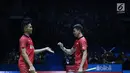 Ganda putra Indonesia, Fajar Alfian/M Rian Ardianto saat melawan Marcus F Gideon/Kevin Sanjaya Sukomuljo pada semifinal Indonesia Open 2018, Istora GBK, Jakarta, Sabtu (7/7). Fajar/Rian kalah 13-21, 10-21. (Liputan6.com/Helmi Fithriansyah)